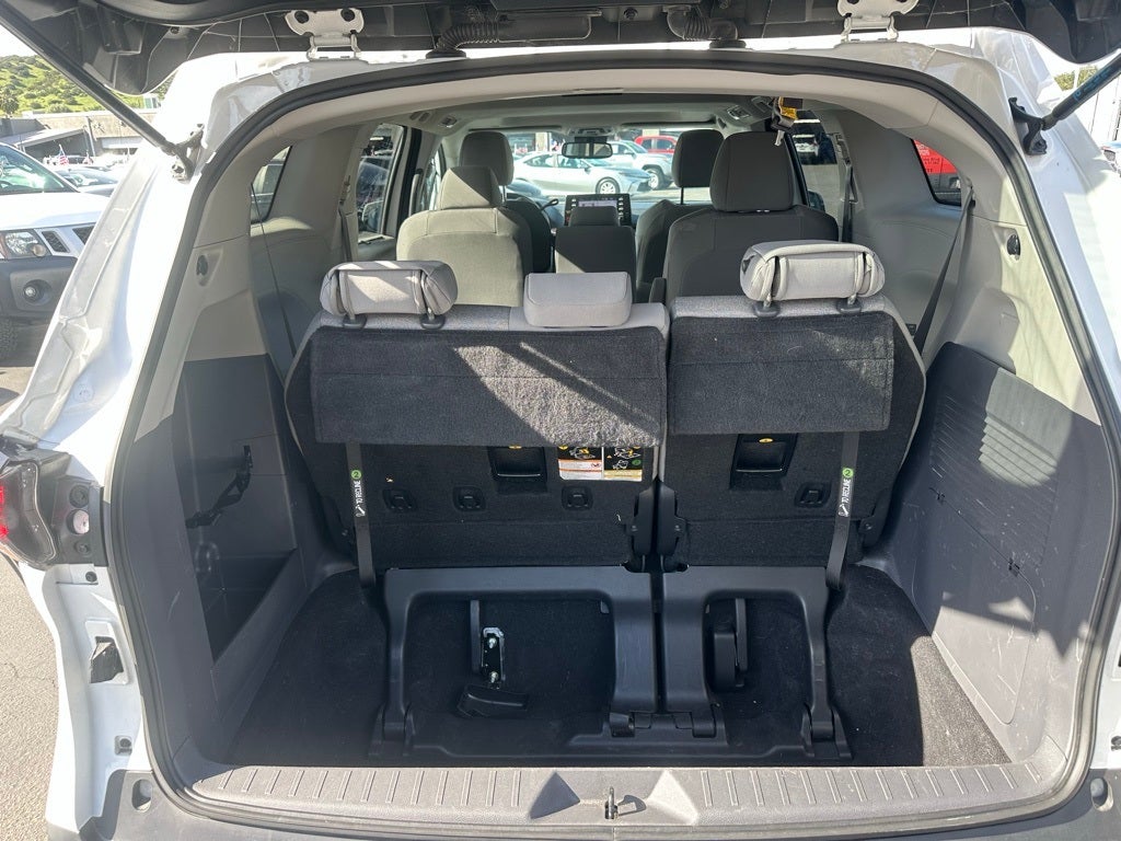 2022 Toyota Sienna LE 8 Passenger