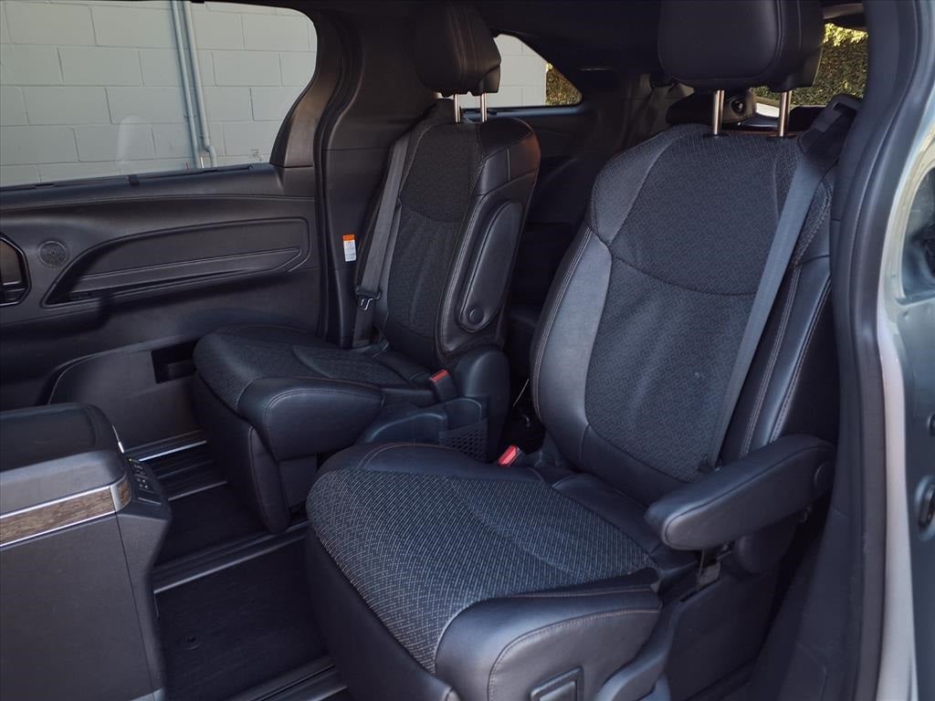 2025 Toyota Sienna Platinum 7 Passenger