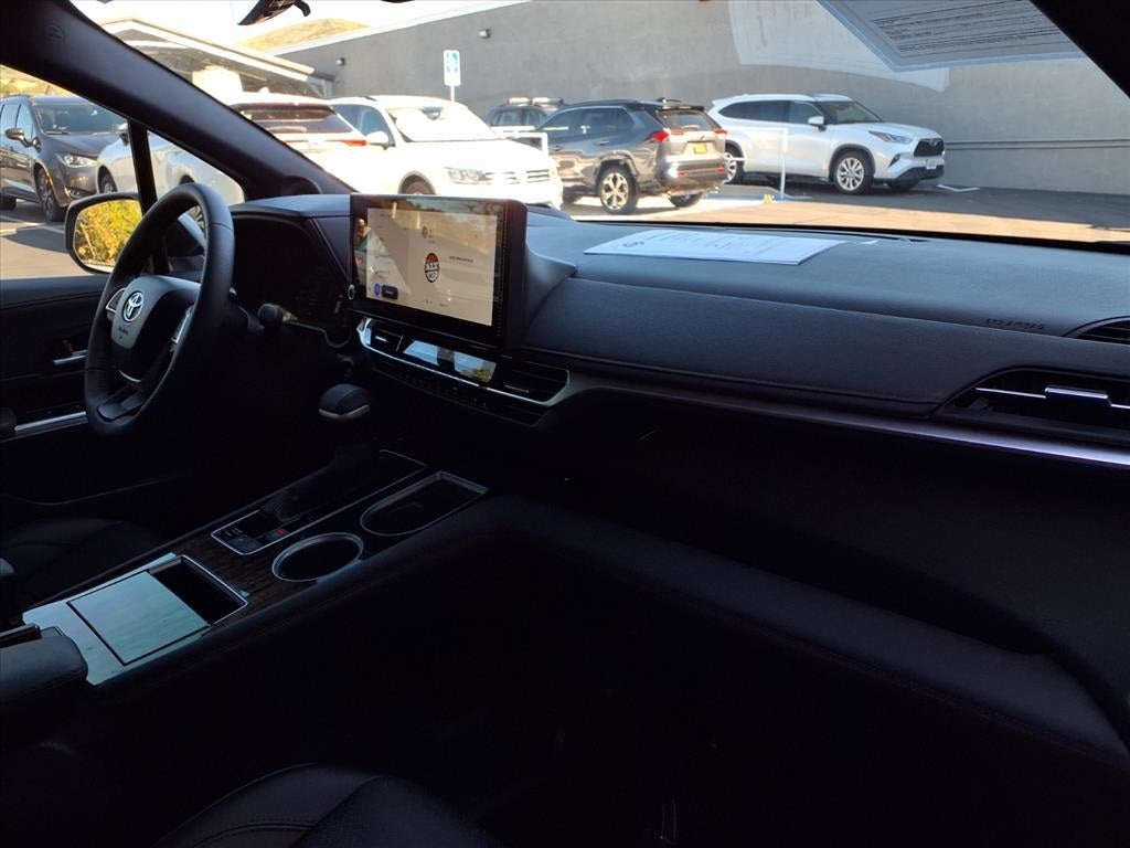 2025 Toyota Sienna Platinum 7 Passenger