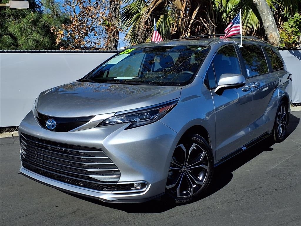 2025 Toyota Sienna Platinum 7 Passenger