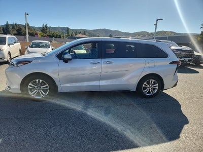 2023 Toyota Sienna Platinum 7 Passenger