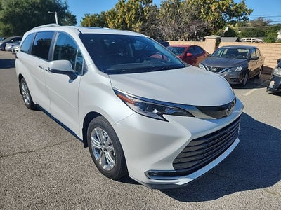 2023 Toyota Sienna Platinum 7 Passenger
