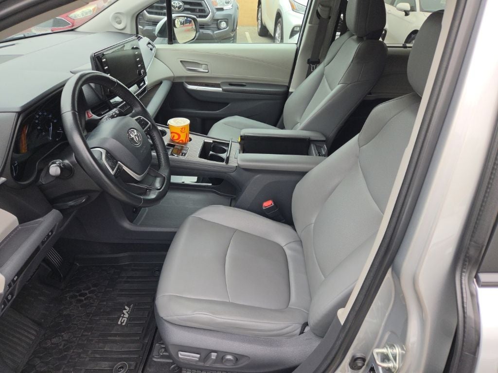 2021 Toyota Sienna XLE 8 Passenger