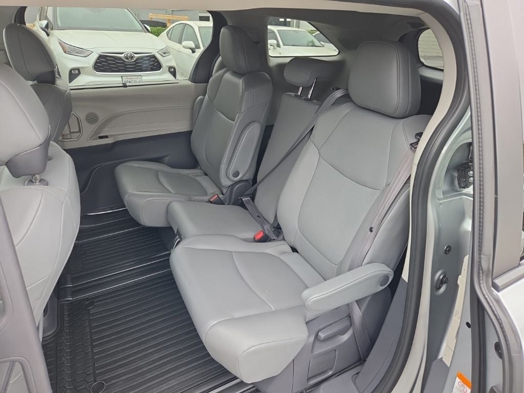 2021 Toyota Sienna XLE 8 Passenger