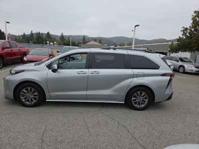 2021 Toyota Sienna XLE 8 Passenger