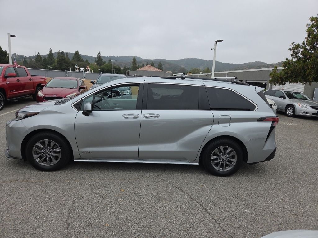 2021 Toyota Sienna XLE 8 Passenger
