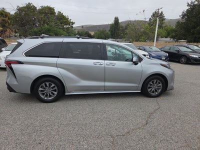 2021 Toyota Sienna XLE 8 Passenger