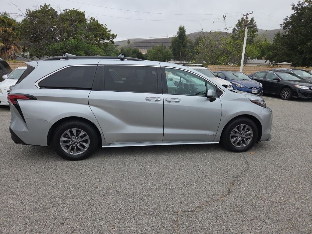 2021 Toyota Sienna XLE 8 Passenger