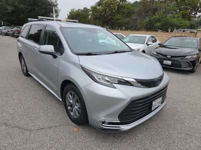 2021 Toyota Sienna XLE 8 Passenger