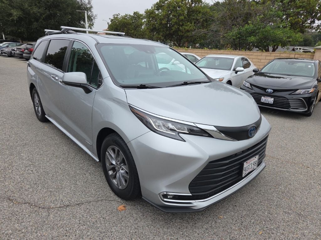 2021 Toyota Sienna XLE 8 Passenger