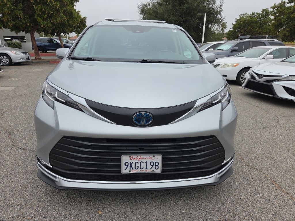 2021 Toyota Sienna XLE 8 Passenger