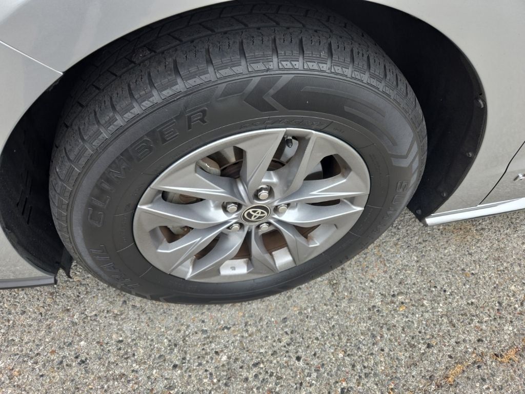 2021 Toyota Sienna XLE 8 Passenger