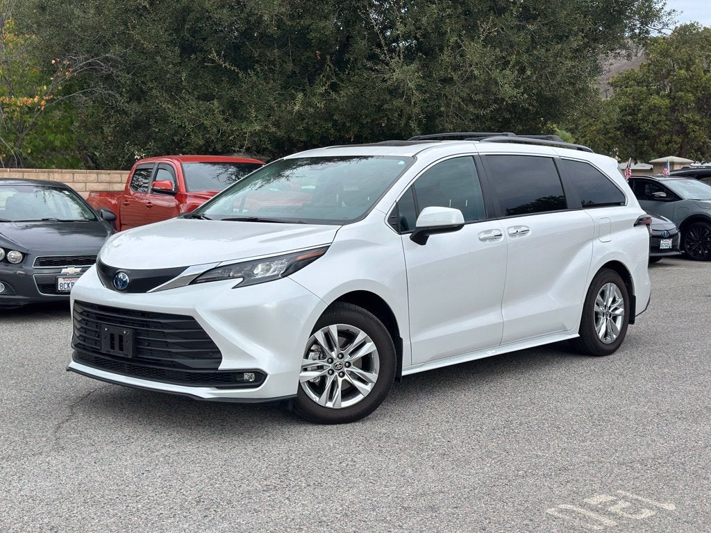 2025 Toyota Sienna XLE