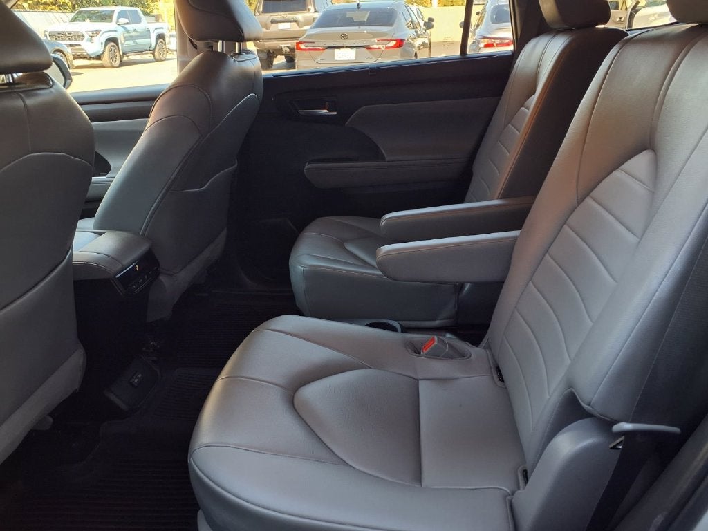 2023 Toyota Highlander Hybrid XLE