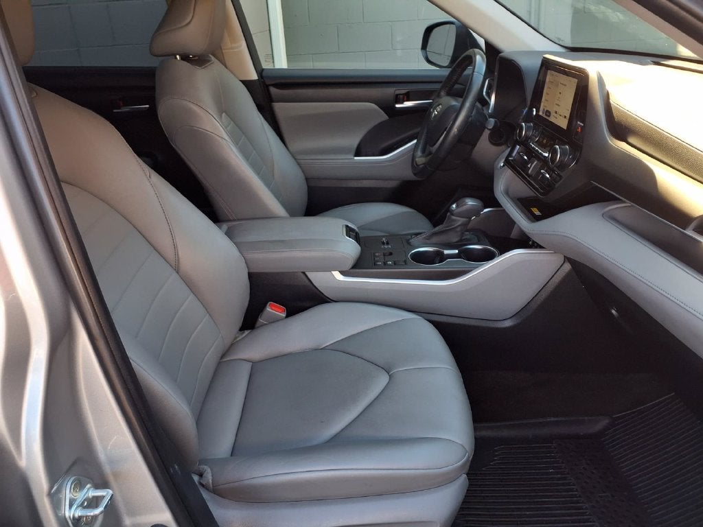 2023 Toyota Highlander Hybrid XLE