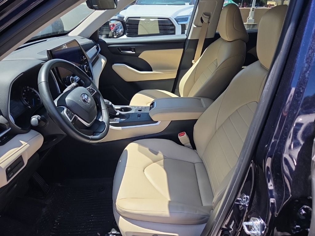 2025 Toyota Highlander Hybrid XLE