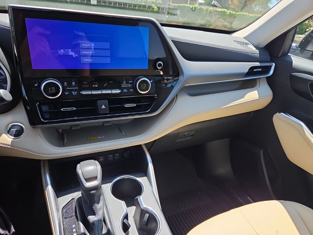2025 Toyota Highlander Hybrid XLE
