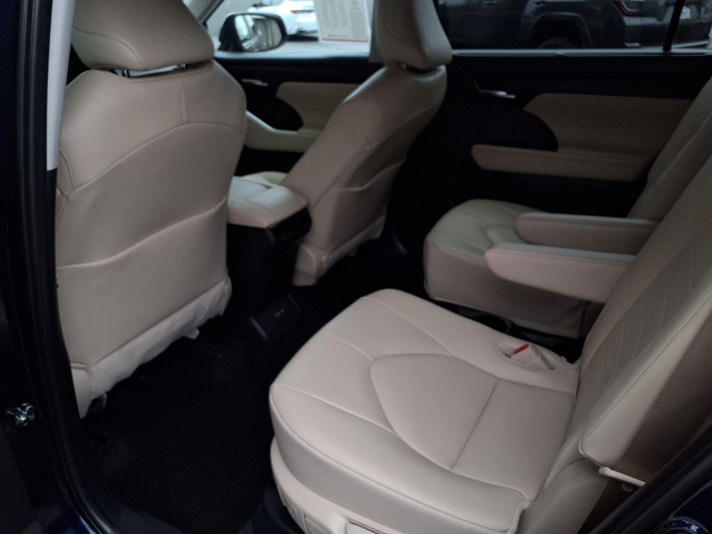 2025 Toyota Highlander Hybrid XLE