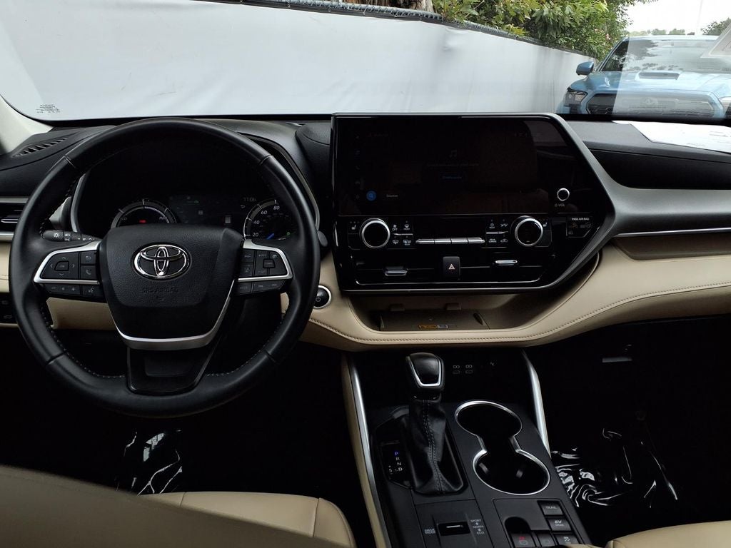 2025 Toyota Highlander Hybrid XLE