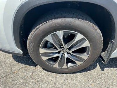 2024 Toyota Highlander Hybrid XLE
