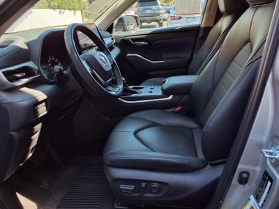 2025 Toyota Highlander Hybrid XLE