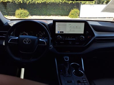 2025 Toyota Highlander Hybrid XLE