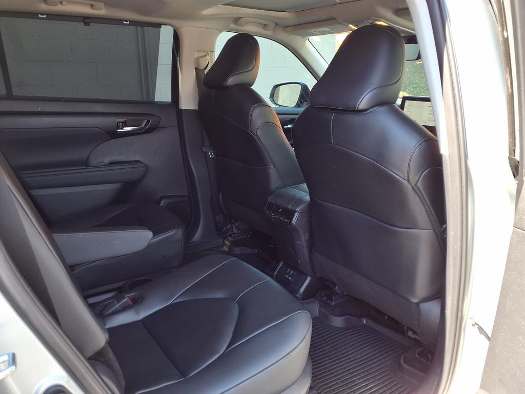 2025 Toyota Highlander Hybrid XLE