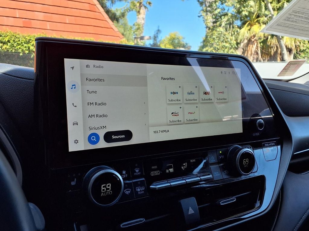 2025 Toyota Highlander Hybrid XLE