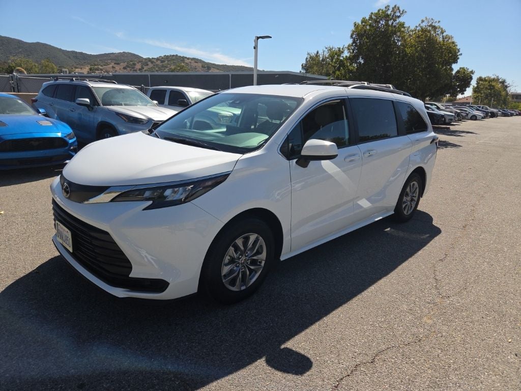 2026 Toyota Sienna LE 8 Passenger