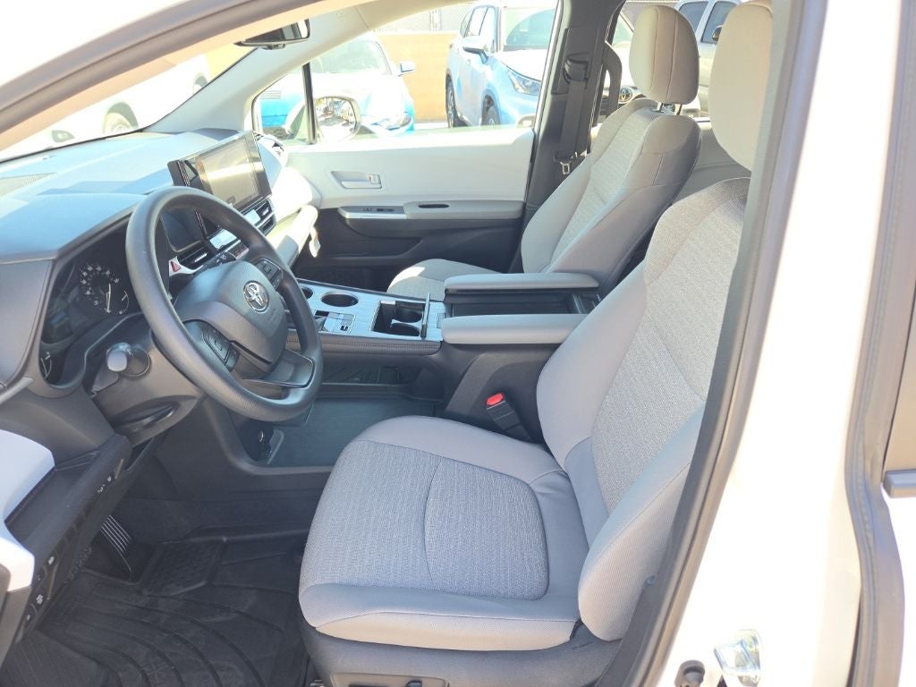 2026 Toyota Sienna LE 8 Passenger