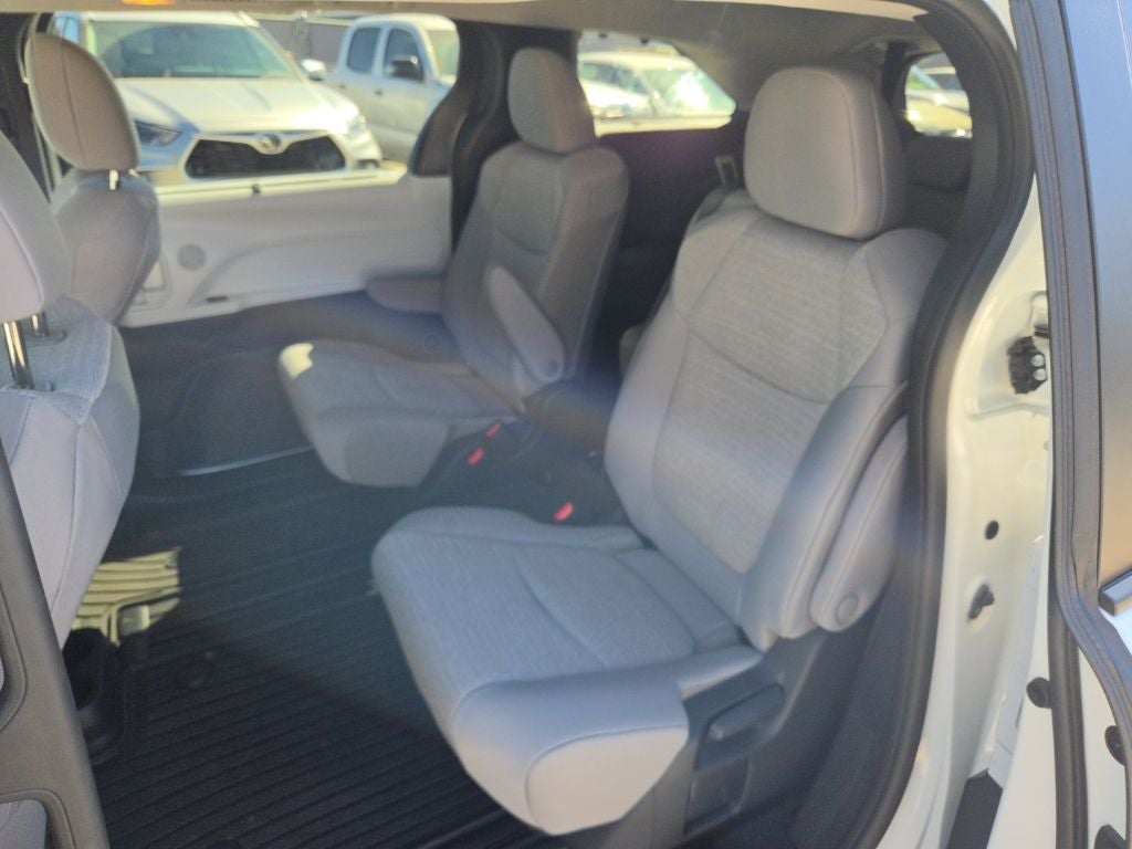 2026 Toyota Sienna LE 8 Passenger