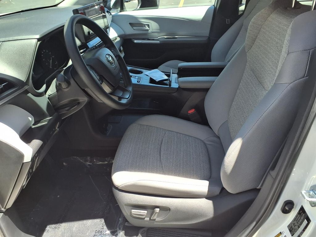 2026 Toyota Sienna LE 8 Passenger