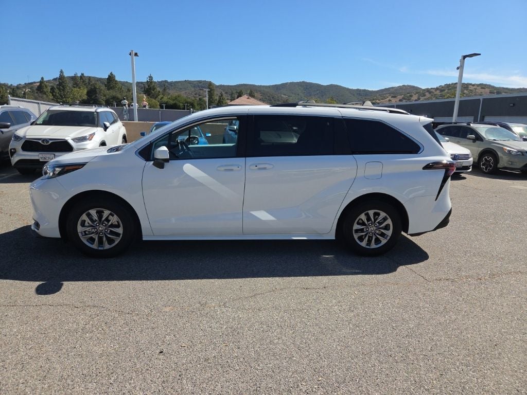 2026 Toyota Sienna LE 8 Passenger