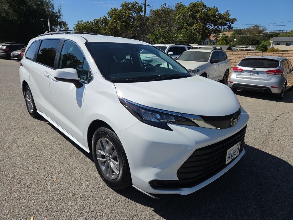 2026 Toyota Sienna LE 8 Passenger