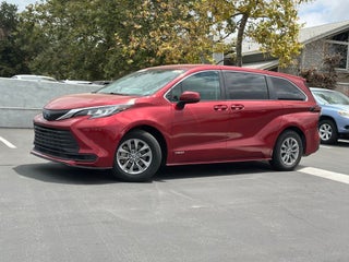 2021 Toyota Sienna LE 8 Passenger