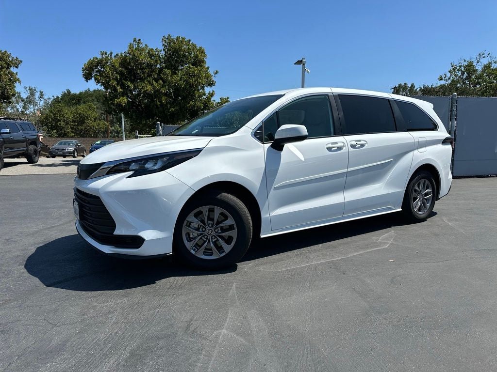 2026 Toyota Sienna LE 8 Passenger
