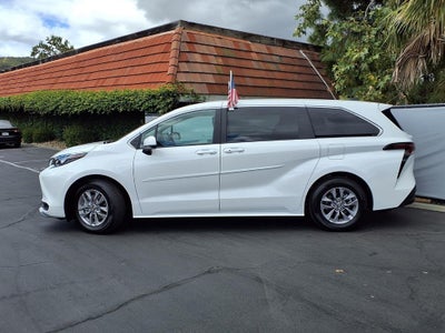 2026 Toyota Sienna LE 8 Passenger