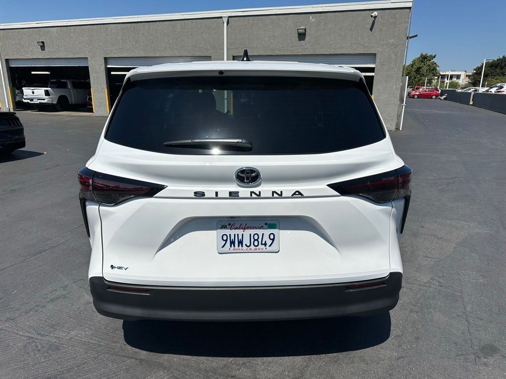 2026 Toyota Sienna LE 8 Passenger