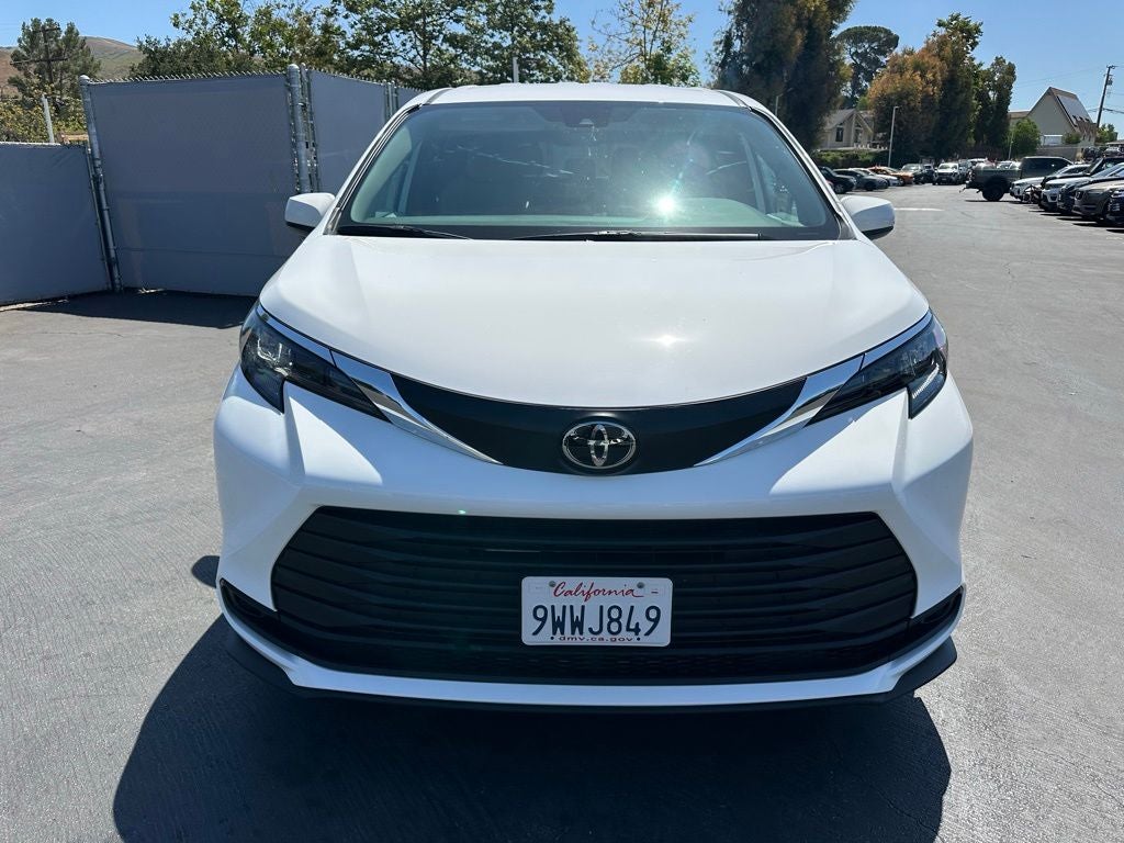 2026 Toyota Sienna LE 8 Passenger