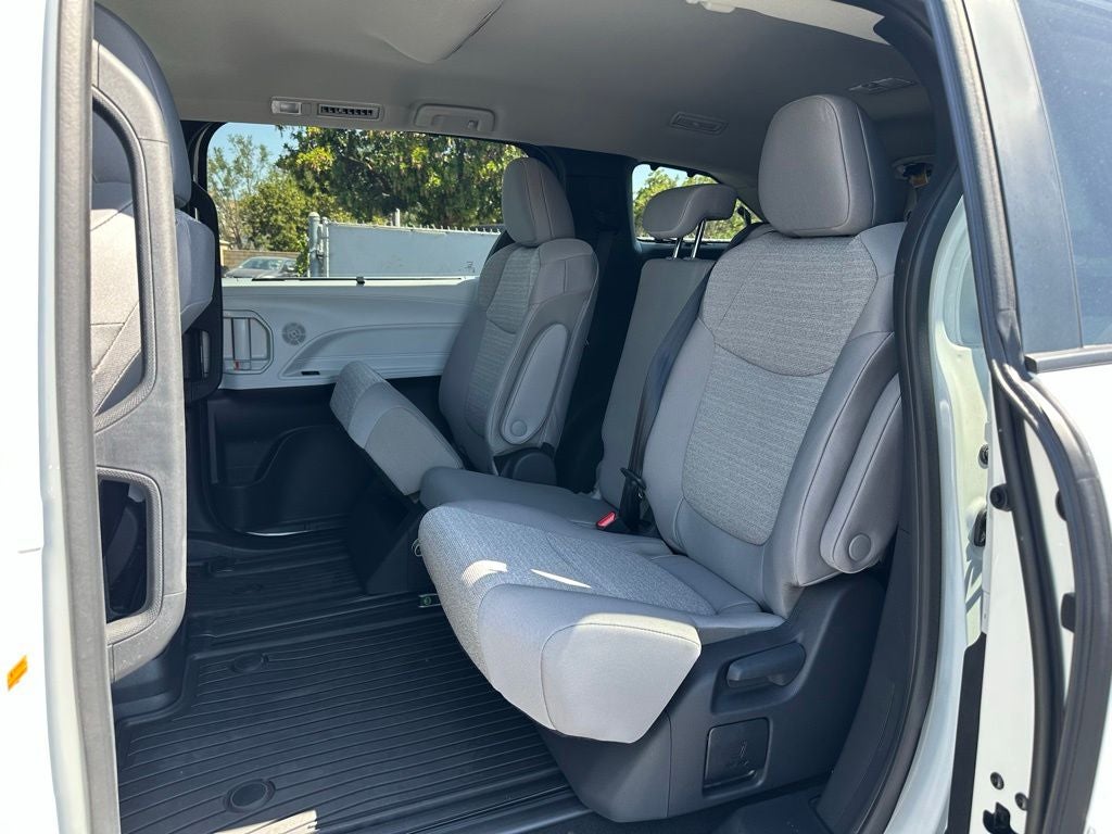 2026 Toyota Sienna LE 8 Passenger
