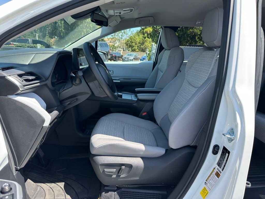 2026 Toyota Sienna LE 8 Passenger