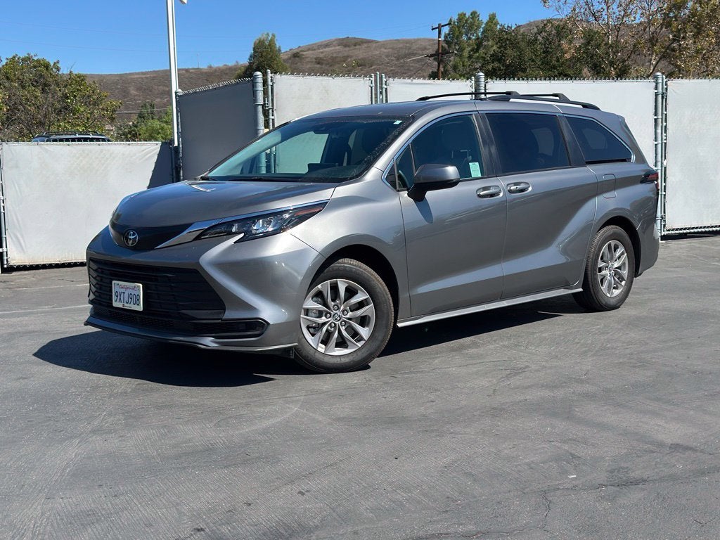 2026 Toyota Sienna LE 8 Passenger