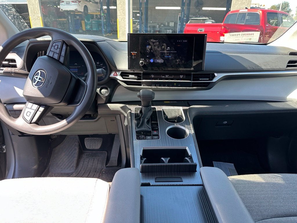 2026 Toyota Sienna LE 8 Passenger