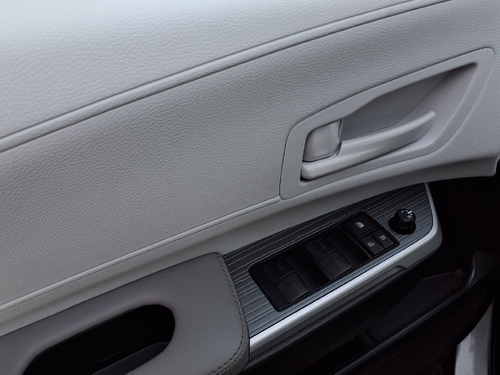 2026 Toyota Sienna LE 8 Passenger