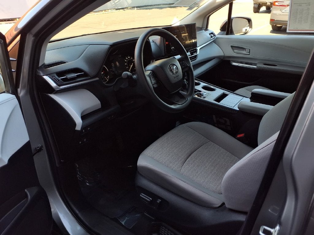 2026 Toyota Sienna LE 8 Passenger