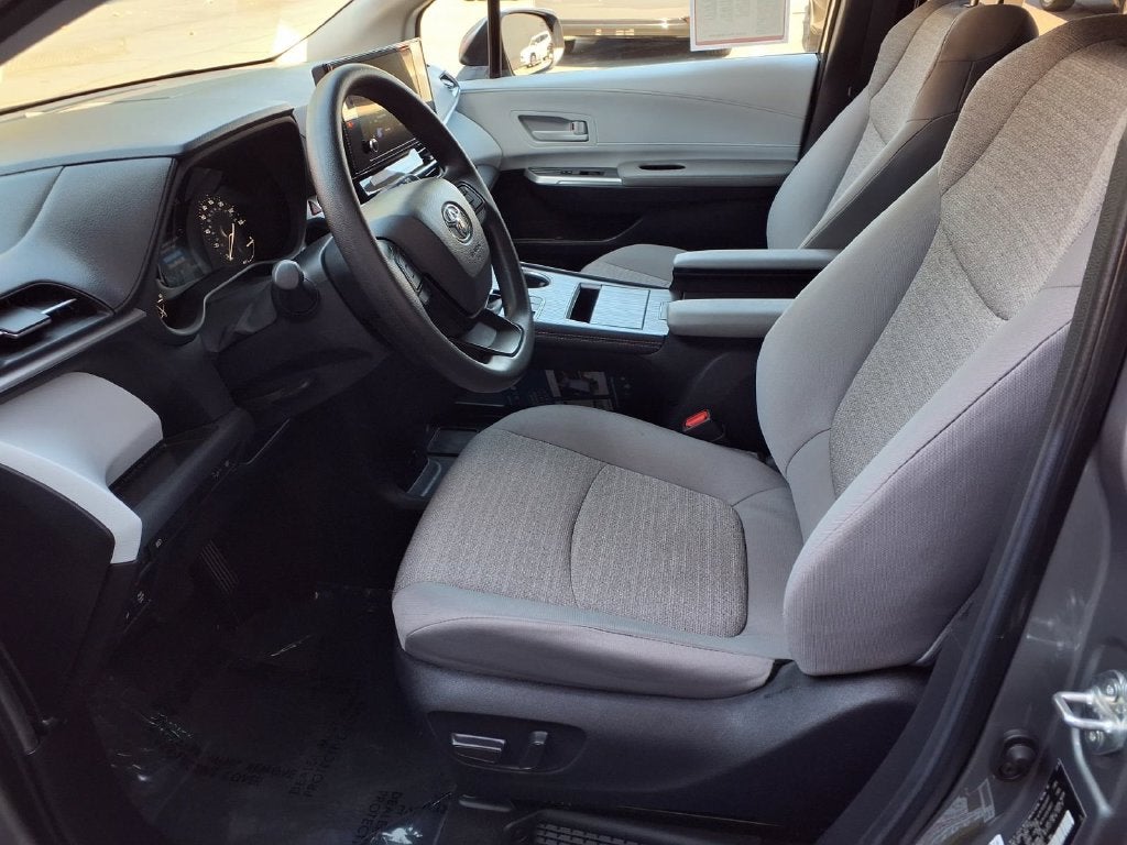 2026 Toyota Sienna LE 8 Passenger