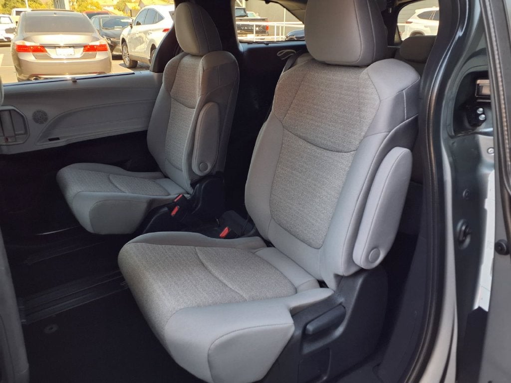 2026 Toyota Sienna LE 8 Passenger
