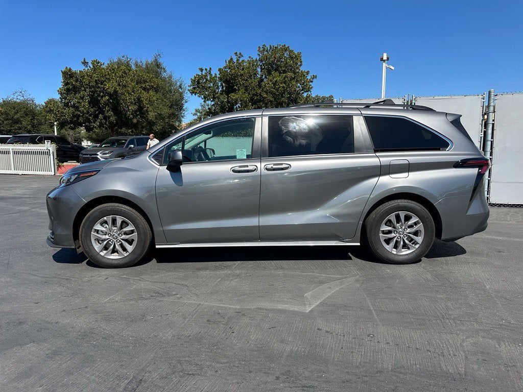 2026 Toyota Sienna LE 8 Passenger