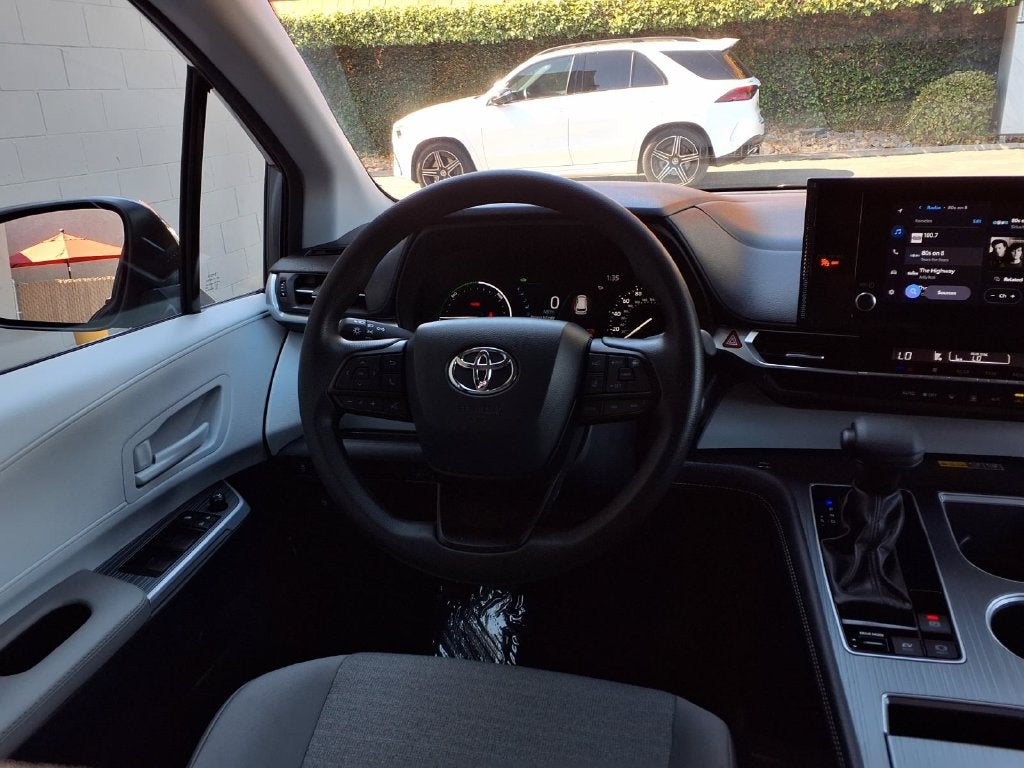 2026 Toyota Sienna LE 8 Passenger
