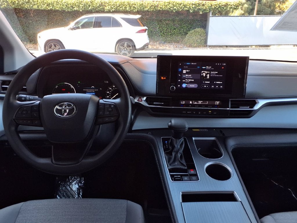 2026 Toyota Sienna LE 8 Passenger
